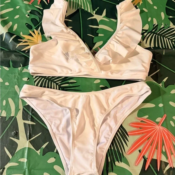 New Shein White Ruffle 2pc Bikini Set M NWT - Picture 2 of 10